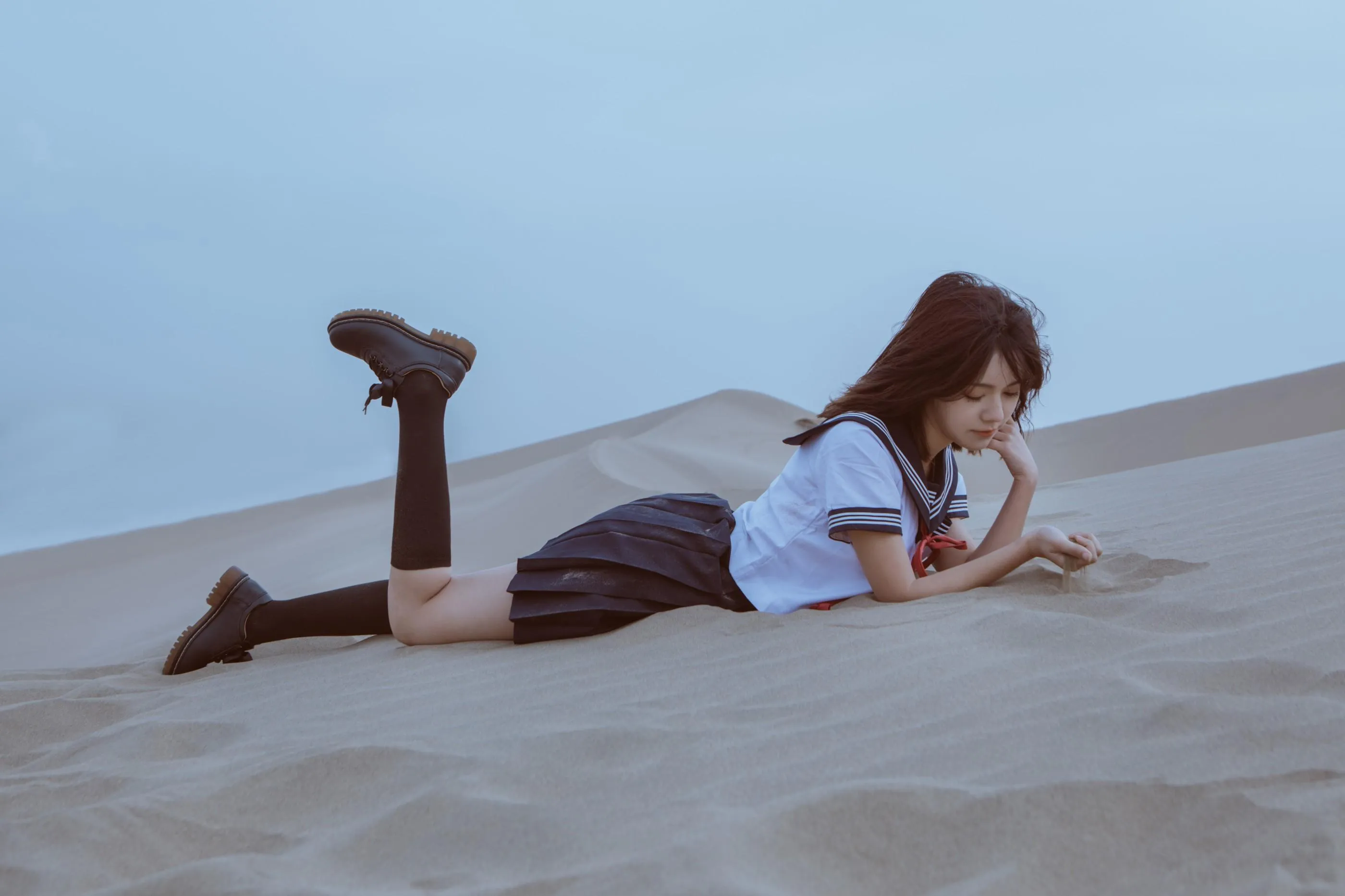 [艺图语] 2022.05.14 沙漠JK 佳佳 [24P]插图2